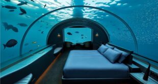 فندق تحت الماء في جزر المالديف .