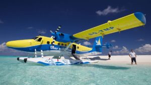 النقل الجوي بالطائرة المائية يعد إحدي طرق التنقل في المالديف